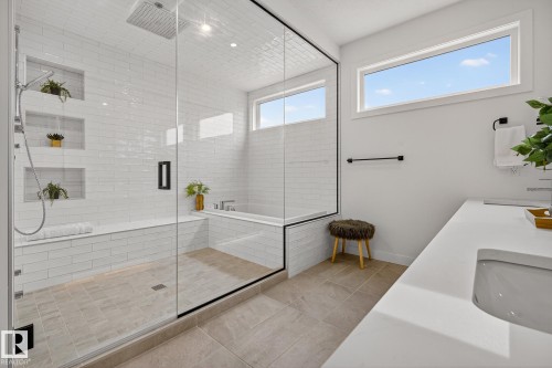 9721 96 Street, Edmonton, AB - Indoor Photo Showing Bathroom