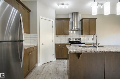 7298 Edgemont Way, Edmonton, AB - Indoor Photo Showing Kitchen With Upgraded Kitchen