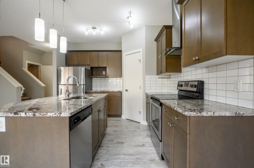 7298 Edgemont Way, Edmonton, AB - Indoor Photo Showing Kitchen With Upgraded Kitchen