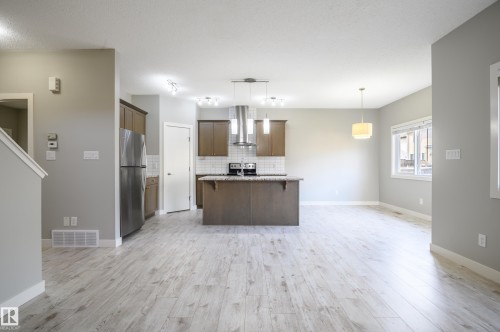 7298 Edgemont Way, Edmonton, AB - Indoor Photo Showing Kitchen