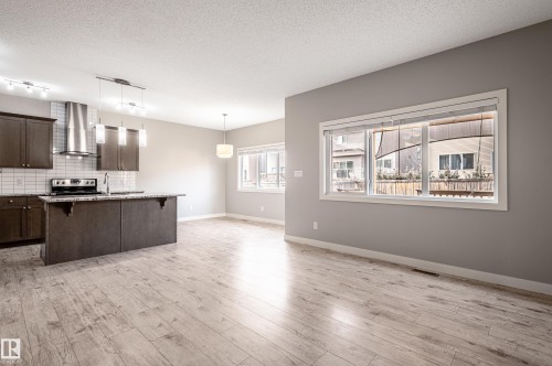 7298 Edgemont Way, Edmonton, AB - Indoor Photo Showing Kitchen