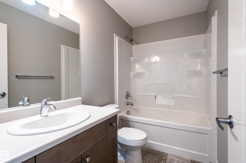 7298 Edgemont Way, Edmonton, AB - Indoor Photo Showing Bathroom