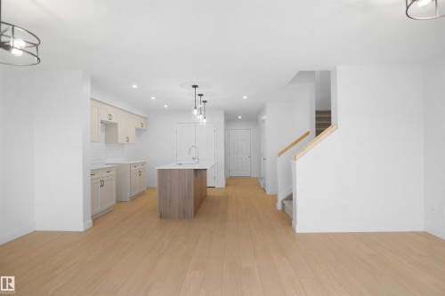 1535 208 Street, Edmonton, AB - Indoor Photo Showing Kitchen