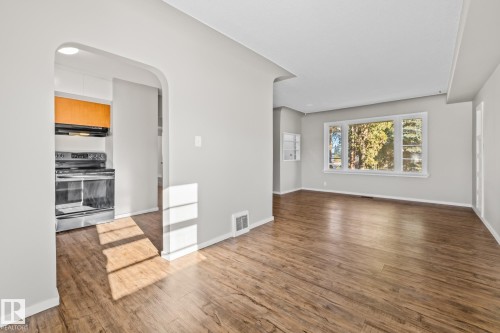 10818 38 Street, Edmonton, AB - Indoor