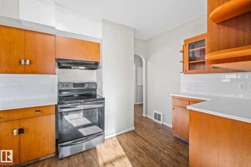 10818 38 Street, Edmonton, AB - Indoor Photo Showing Kitchen