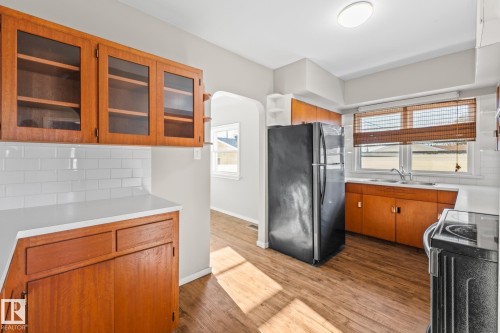 10818 38 Street, Edmonton, AB - Indoor Photo Showing Kitchen