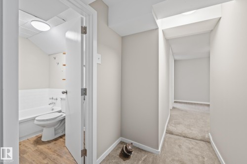10818 38 Street, Edmonton, AB - Indoor Photo Showing Bathroom