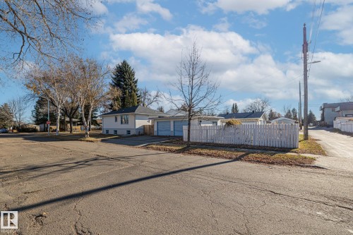 10818 38 Street, Edmonton, AB - Outdoor