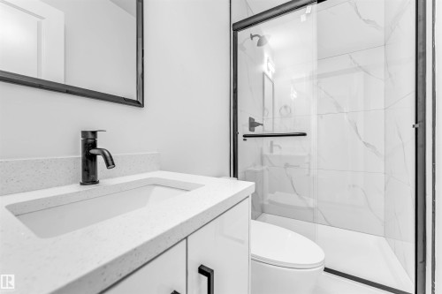 10751 164 Street, Edmonton, AB - Indoor Photo Showing Bathroom