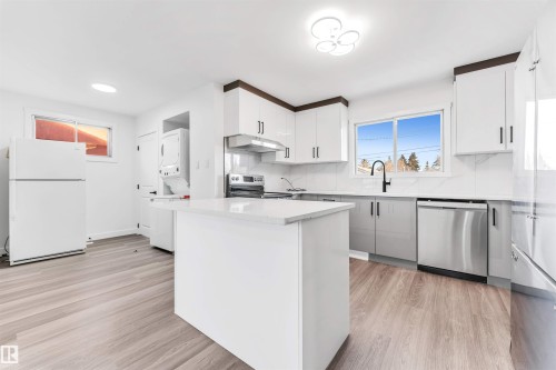 10751 164 Street, Edmonton, AB - Indoor Photo Showing Kitchen With Stainless Steel Kitchen With Upgraded Kitchen