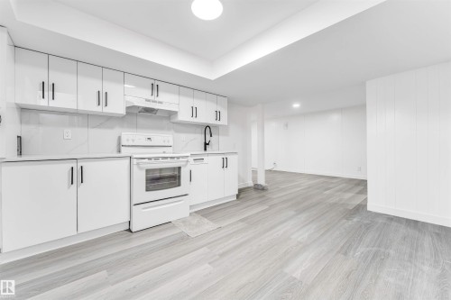 10751 164 Street, Edmonton, AB - Indoor Photo Showing Kitchen