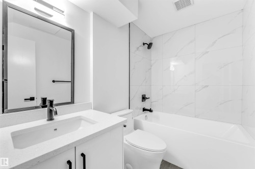 10751 164 Street, Edmonton, AB - Indoor Photo Showing Bathroom