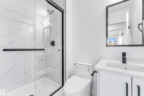 10751 164 Street, Edmonton, AB - Indoor Photo Showing Bathroom