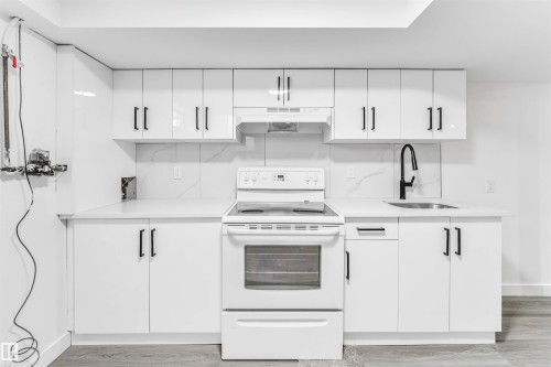 10751 164 Street, Edmonton, AB - Indoor Photo Showing Kitchen