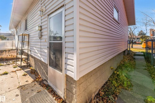 10751 164 Street, Edmonton, AB - Outdoor