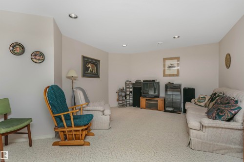 701 Revell Crescent, Edmonton, AB - Indoor