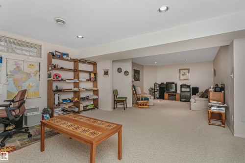 701 Revell Crescent, Edmonton, AB - Indoor