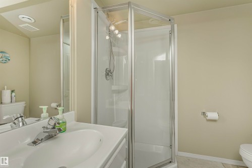 701 Revell Crescent, Edmonton, AB - Indoor Photo Showing Bathroom