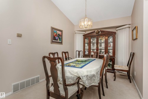 701 Revell Crescent, Edmonton, AB - Indoor Photo Showing Dining Room