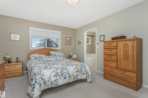 701 Revell Crescent, Edmonton, AB - Indoor Photo Showing Bedroom