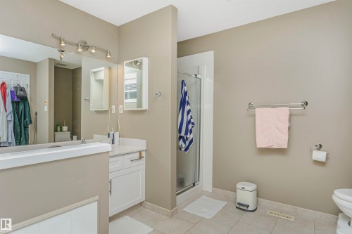 701 Revell Crescent, Edmonton, AB - Indoor Photo Showing Bathroom