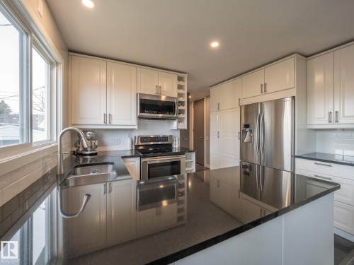 9319 Ottewell Road, Edmonton, AB - Indoor Photo Showing Kitchen