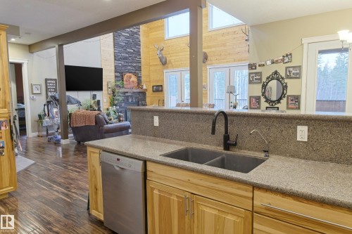 620081 Rge Rd 62, Rural Woodlands County, AB - Indoor Photo Showing Kitchen With Double Sink