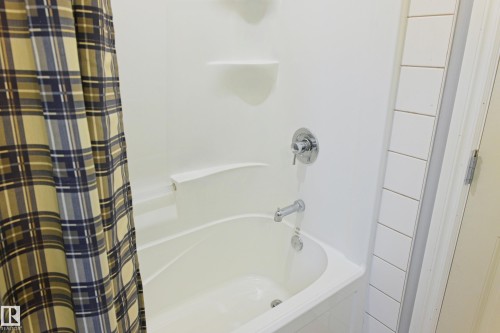 620081 Rge Rd 62, Rural Woodlands County, AB - Indoor Photo Showing Bathroom