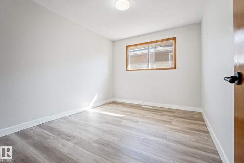 6007 95 Avenue, Edmonton, AB - Indoor Photo Showing Other Room
