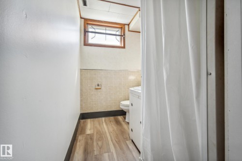 6007 95 Avenue, Edmonton, AB - Indoor Photo Showing Bathroom