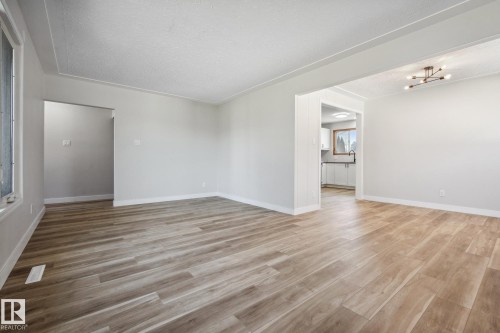 6007 95 Avenue, Edmonton, AB - Indoor Photo Showing Other Room