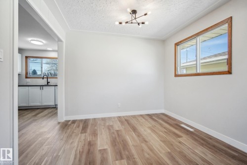 6007 95 Avenue, Edmonton, AB - Indoor Photo Showing Other Room