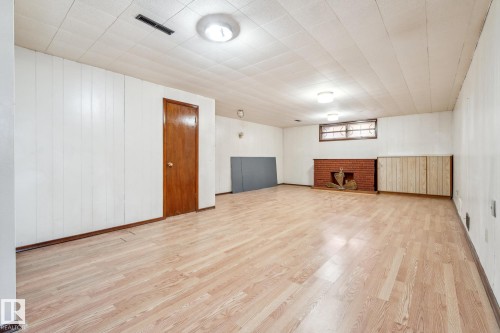 6007 95 Avenue, Edmonton, AB - Indoor Photo Showing Other Room