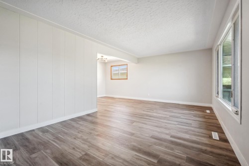 6007 95 Avenue, Edmonton, AB - Indoor Photo Showing Other Room