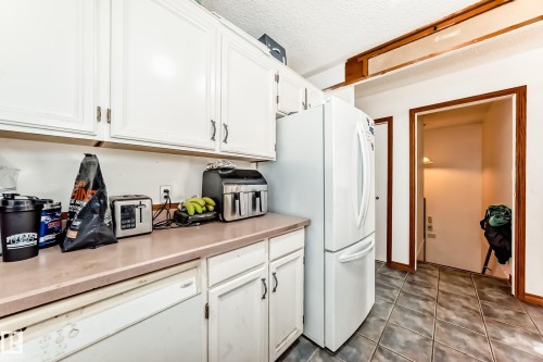 5144 37 Avenue, Edmonton, AB - Indoor Photo Showing Kitchen