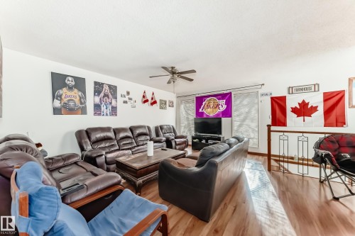 5144 37 Avenue, Edmonton, AB - Indoor Photo Showing Living Room