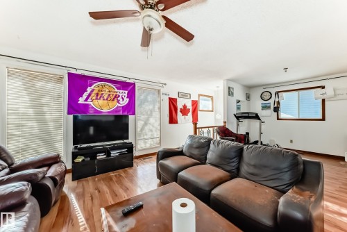 5144 37 Avenue, Edmonton, AB - Indoor Photo Showing Living Room