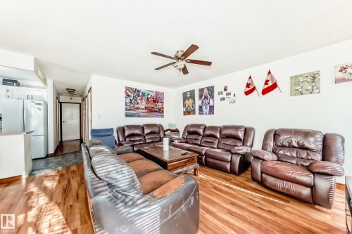 5144 37 Avenue, Edmonton, AB - Indoor Photo Showing Living Room