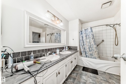 5144 37 Avenue, Edmonton, AB - Indoor Photo Showing Bathroom