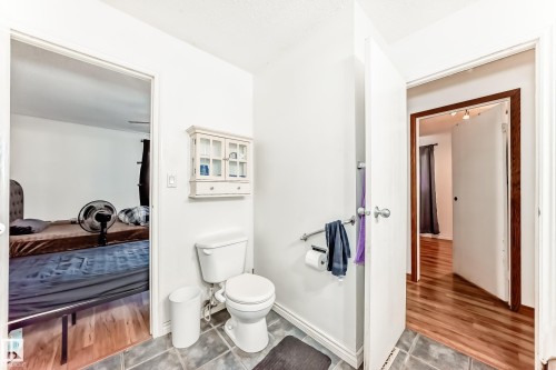 5144 37 Avenue, Edmonton, AB - Indoor Photo Showing Bathroom