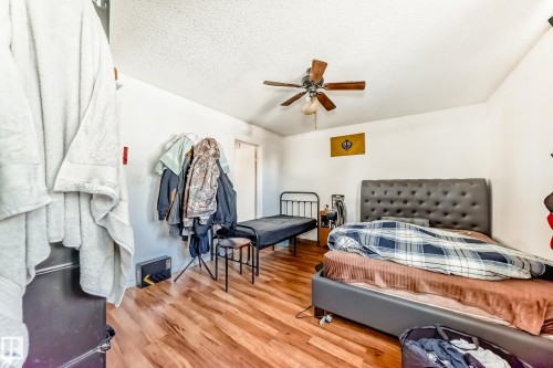 5144 37 Avenue, Edmonton, AB - Indoor Photo Showing Bedroom