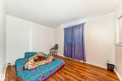 5144 37 Avenue, Edmonton, AB - Indoor Photo Showing Bedroom