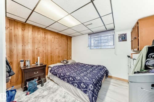 5144 37 Avenue, Edmonton, AB - Indoor Photo Showing Bedroom
