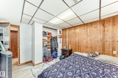 5144 37 Avenue, Edmonton, AB - Indoor Photo Showing Bedroom