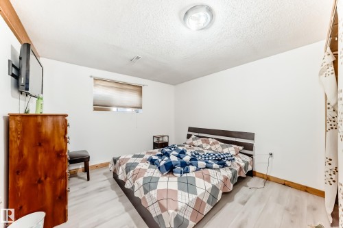 5144 37 Avenue, Edmonton, AB - Indoor Photo Showing Bedroom