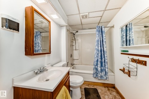 5144 37 Avenue, Edmonton, AB - Indoor Photo Showing Bathroom