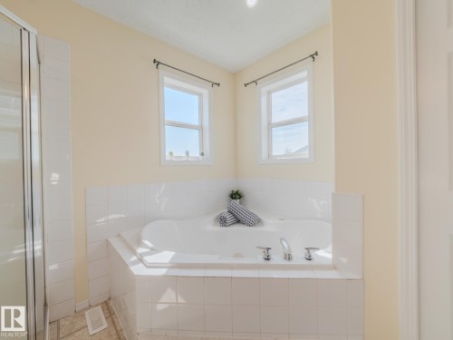 15013 135A Street, Edmonton, AB - Indoor Photo Showing Bathroom