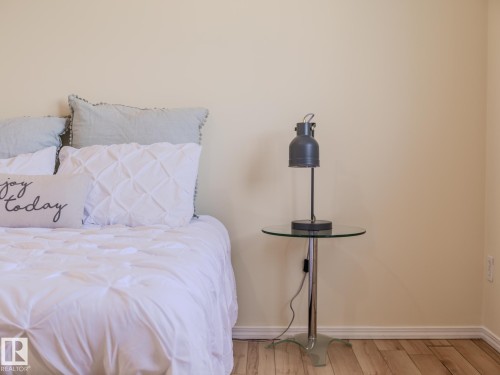 15013 135A Street, Edmonton, AB - Indoor Photo Showing Bedroom