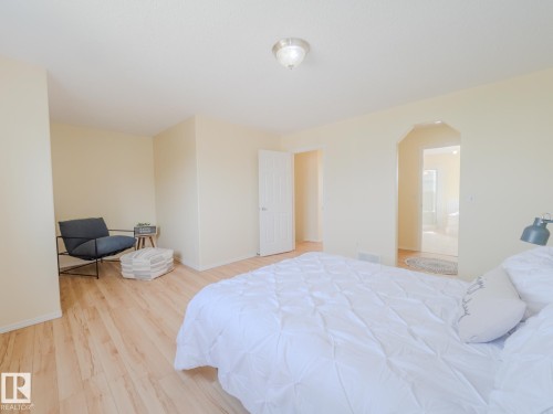 15013 135A Street, Edmonton, AB - Indoor Photo Showing Bedroom
