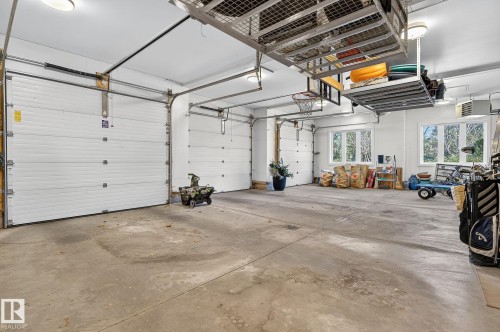4810 Donsdale Drive, Edmonton, AB - Indoor Photo Showing Garage
